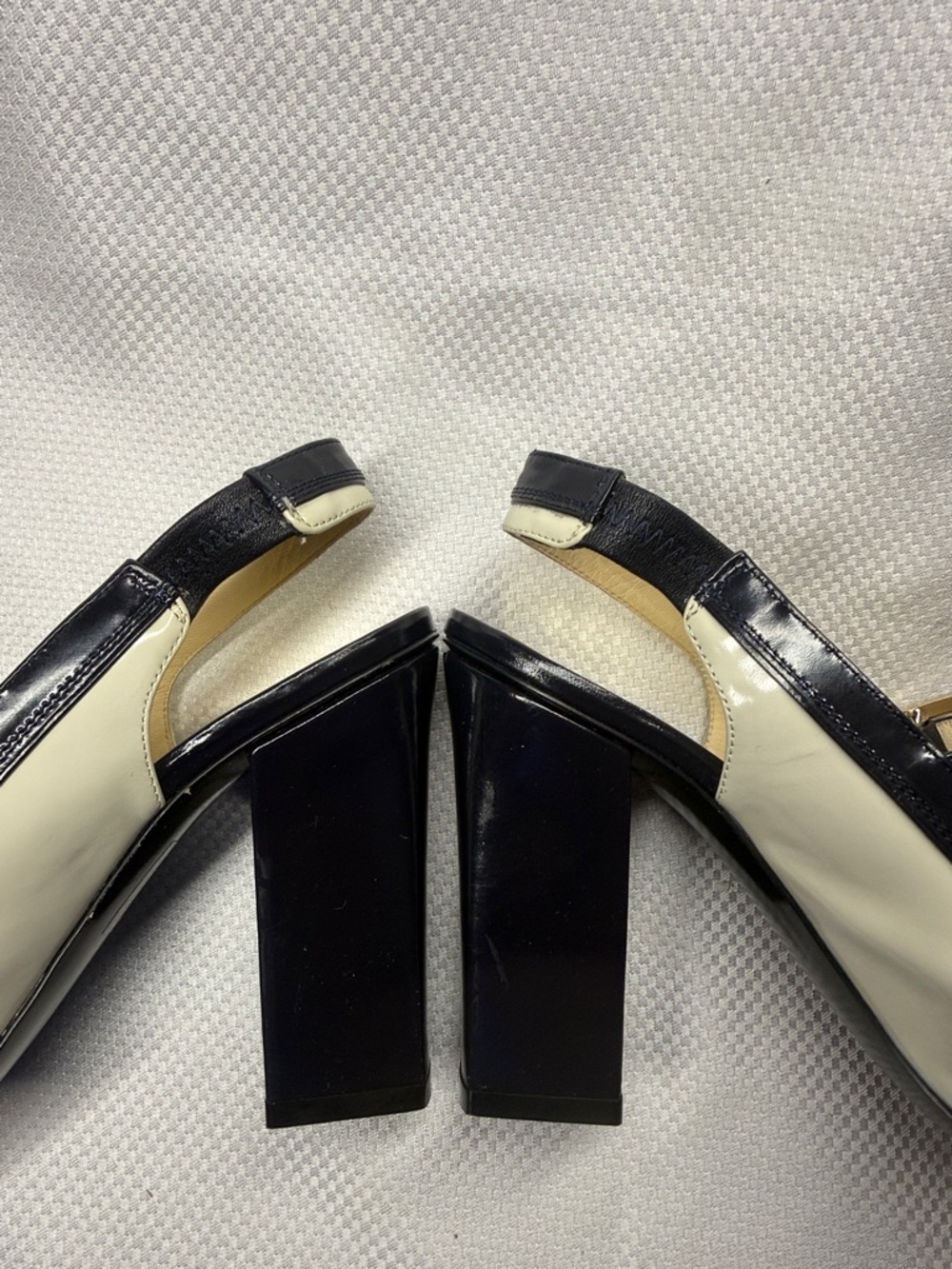 Marc by Marc Jacobs Black and Cream Two-Tone Slingback Block Heels - Size (37) 7 - Picture 4 of 6